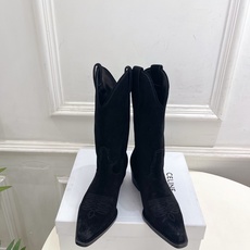 CELINE | 赛琳 26𝐬𝐬 💛2026秋冬新品 复古西部刺绣粗跟短靴 上新! 🔜BS 这一季的赛琳真的是开了 CELINE | 赛琳 26𝐬𝐬 💛2026秋冬新品 复古西部刺绣粗跟短靴 上新! 🔜BS 这一季的赛琳真的是开了