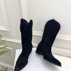 CELINE | 赛琳 26𝐬𝐬 💛2026秋冬新品 复古西部刺绣粗跟短靴 上新! 🔜BS 这一季的赛琳真的是开了 CELINE | 赛琳 26𝐬𝐬 💛2026秋冬新品 复古西部刺绣粗跟短靴 上新! 🔜BS 这一季的赛琳真的是开了