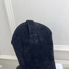 CELINE | 赛琳 26𝐬𝐬 💛2026秋冬新品 复古西部刺绣粗跟短靴 上新! 🔜BS 这一季的赛琳真的是开了 CELINE | 赛琳 26𝐬𝐬 💛2026秋冬新品 复古西部刺绣粗跟短靴 上新! 🔜BS 这一季的赛琳真的是开了