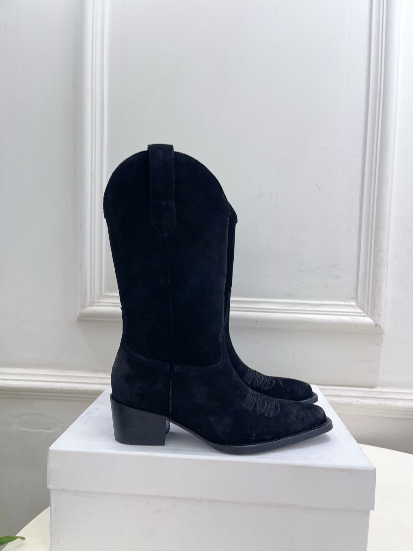CELINE | 赛琳 26𝐬𝐬 💛2026秋冬新品 复古西部刺绣粗跟短靴 上新! 🔜BS 这一季的赛琳真的是开了 CELINE | 赛琳 26𝐬𝐬 💛2026秋冬新品 复古西部刺绣粗跟短靴 上新! 🔜BS 这一季的赛琳真的是开了