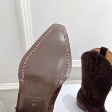 CELINE | 赛琳 26𝐬𝐬 💛2026秋冬新品 复古西部刺绣粗跟短靴 上新! 🔜BS 这一季的赛琳真的是开了 CELINE | 赛琳 26𝐬𝐬 💛2026秋冬新品 复古西部刺绣粗跟短靴 上新! 🔜BS 这一季的赛琳真的是开了