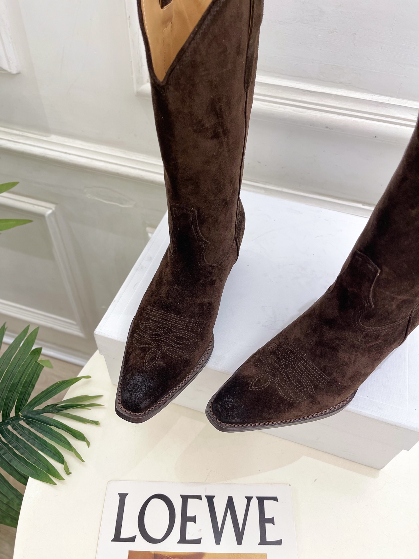 CELINE | 赛琳 26𝐬𝐬 💛2026秋冬新品 复古西部刺绣粗跟短靴 上新! 🔜BS 这一季的赛琳真的是开了 CELINE | 赛琳 26𝐬𝐬 💛2026秋冬新品 复古西部刺绣粗跟短靴 上新! 🔜BS 这一季的赛琳真的是开了