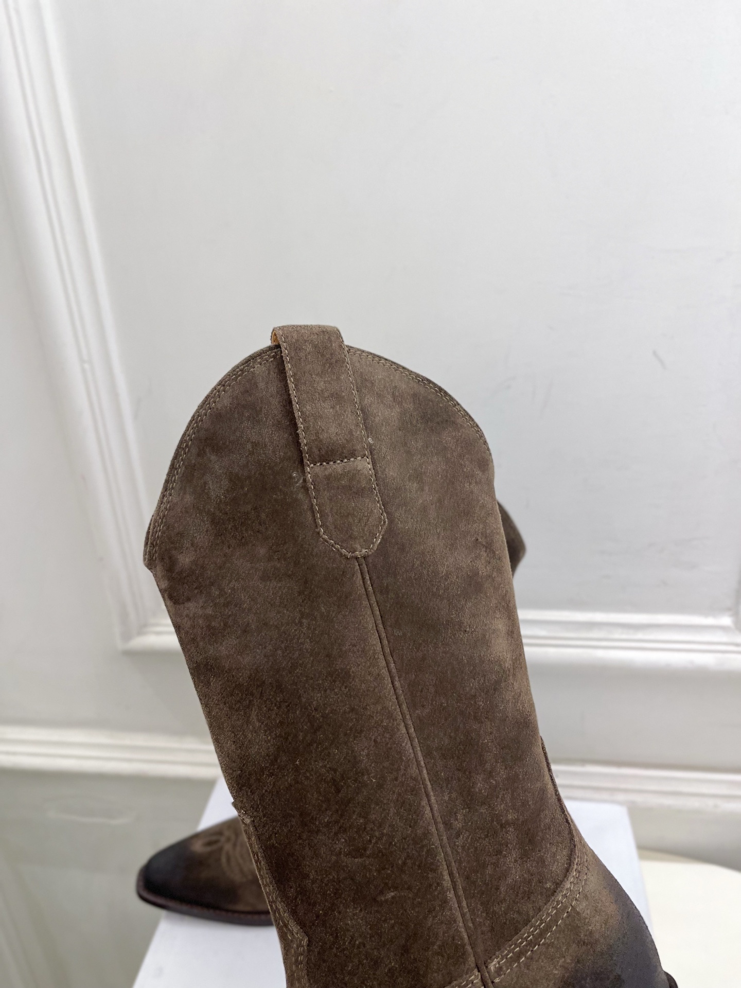 CELINE | 赛琳 26𝐬𝐬 💛2026秋冬新品 复古西部刺绣粗跟短靴 上新! 🔜BS 这一季的赛琳真的是开了 CELINE | 赛琳 26𝐬𝐬 💛2026秋冬新品 复古西部刺绣粗跟短靴 上新! 🔜BS 这一季的赛琳真的是开了