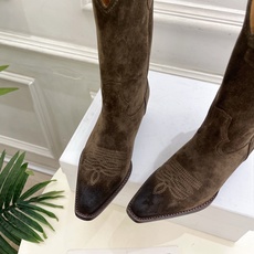 CELINE | 赛琳 26𝐬𝐬 💛2026秋冬新品 复古西部刺绣粗跟短靴 上新! 🔜BS 这一季的赛琳真的是开了 CELINE | 赛琳 26𝐬𝐬 💛2026秋冬新品 复古西部刺绣粗跟短靴 上新! 🔜BS 这一季的赛琳真的是开了