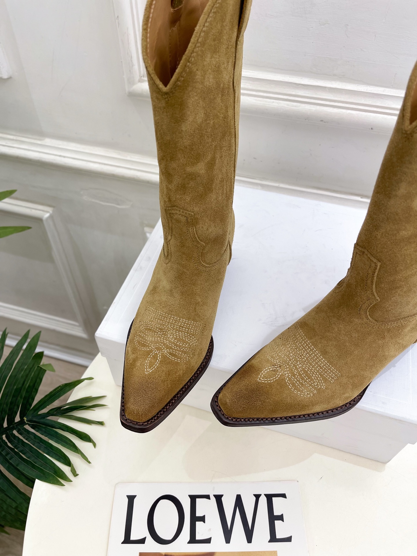 CELINE | 赛琳 26𝐬𝐬 💛2026秋冬新品 复古西部刺绣粗跟短靴 上新! 🔜BS 这一季的赛琳真的是开了 CELINE | 赛琳 26𝐬𝐬 💛2026秋冬新品 复古西部刺绣粗跟短靴 上新! 🔜BS 这一季的赛琳真的是开了