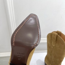 CELINE | 赛琳 26𝐬𝐬 💛2026秋冬新品 复古西部刺绣粗跟短靴 上新! 🔜BS 这一季的赛琳真的是开了 CELINE | 赛琳 26𝐬𝐬 💛2026秋冬新品 复古西部刺绣粗跟短靴 上新! 🔜BS 这一季的赛琳真的是开了