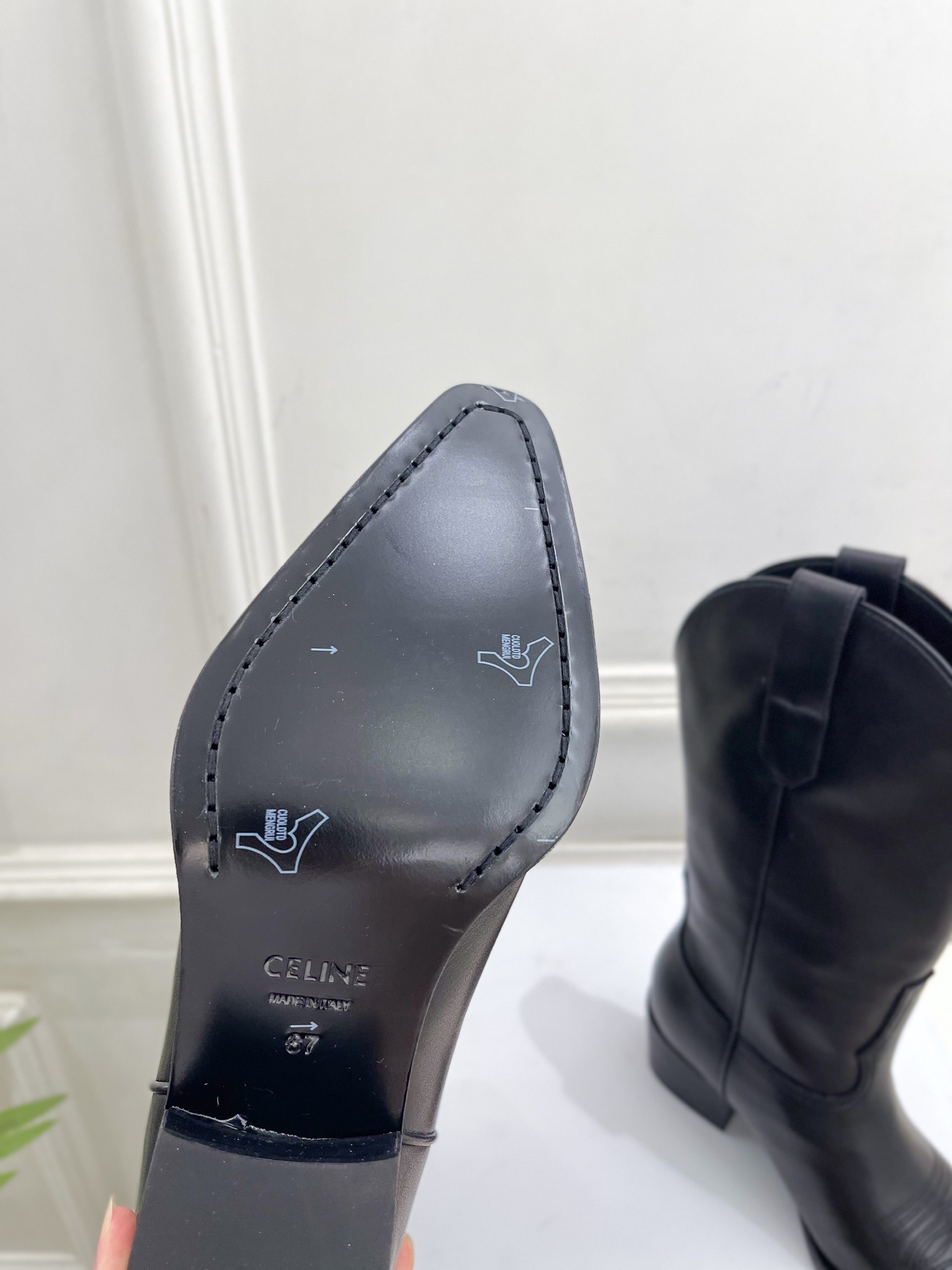 CELINE  | 赛琳  26𝐬𝐬  💛2026秋冬新品 复古西部刺绣粗跟短靴 上新！ 🔜BS 这一季的赛琳真的是开了