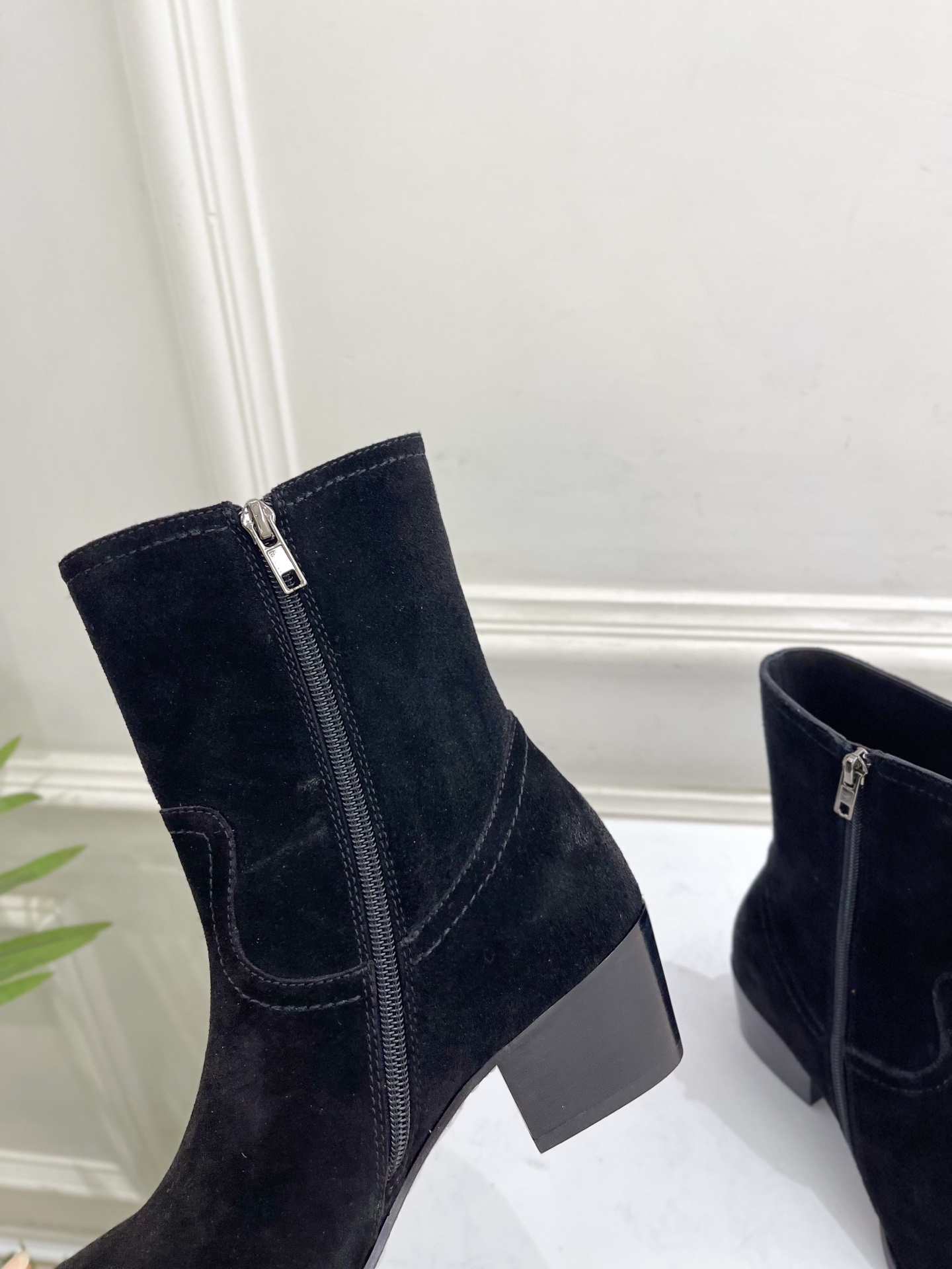 CELINE  | 赛琳  26𝐬𝐬  💛2026秋冬新品 复古金属头西部粗跟短靴 上新！ 🔜BS 这一季的赛琳真的是开
