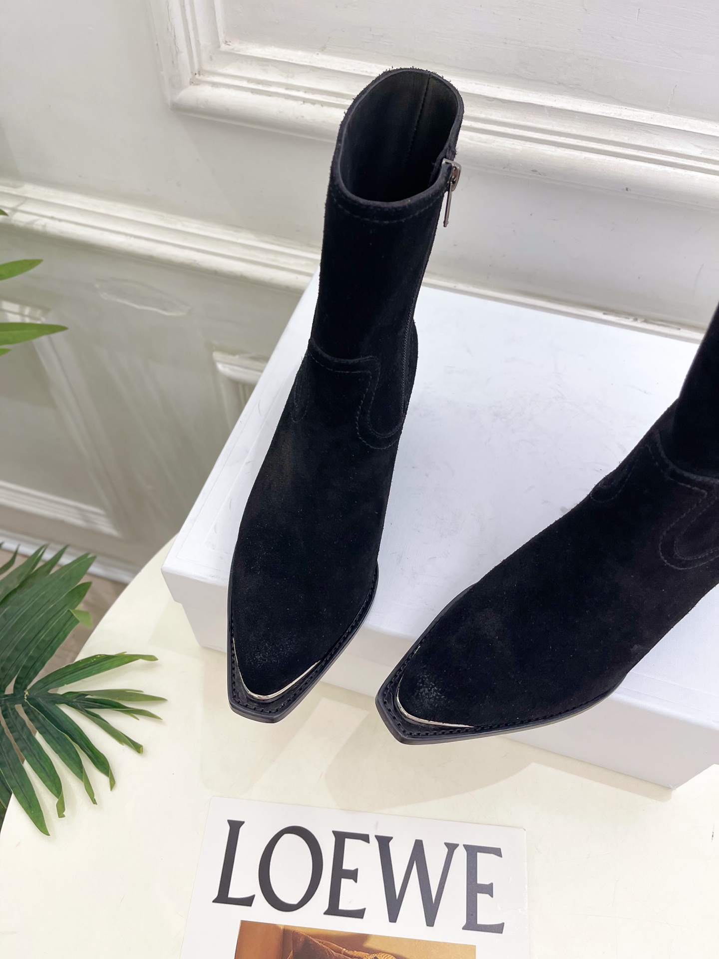 CELINE  | 赛琳  26𝐬𝐬  💛2026秋冬新品 复古金属头西部粗跟短靴 上新！ 🔜BS 这一季的赛琳真的是开