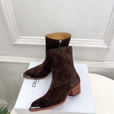 CELINE | 赛琳 26𝐬𝐬 💛2026秋冬新品 复古金属头西部粗跟短靴 上新! 🔜BS 这一季的赛琳真的是开 CELINE | 赛琳 26𝐬𝐬 💛2026秋冬新品 复古金属头西部粗跟短靴 上新! 🔜BS 这一季的赛琳真的是开