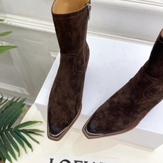CELINE | 赛琳 26𝐬𝐬 💛2026秋冬新品 复古金属头西部粗跟短靴 上新! 🔜BS 这一季的赛琳真的是开 CELINE | 赛琳 26𝐬𝐬 💛2026秋冬新品 复古金属头西部粗跟短靴 上新! 🔜BS 这一季的赛琳真的是开