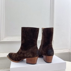 CELINE | 赛琳 26𝐬𝐬 💛2026秋冬新品 复古金属头西部粗跟短靴 上新! 🔜BS 这一季的赛琳真的是开 CELINE | 赛琳 26𝐬𝐬 💛2026秋冬新品 复古金属头西部粗跟短靴 上新! 🔜BS 这一季的赛琳真的是开