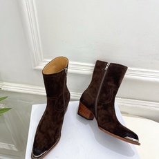 CELINE | 赛琳 26𝐬𝐬 💛2026秋冬新品 复古金属头西部粗跟短靴 上新! 🔜BS 这一季的赛琳真的是开 CELINE | 赛琳 26𝐬𝐬 💛2026秋冬新品 复古金属头西部粗跟短靴 上新! 🔜BS 这一季的赛琳真的是开