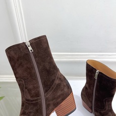 CELINE | 赛琳 26𝐬𝐬 💛2026秋冬新品 复古金属头西部粗跟短靴 上新! 🔜BS 这一季的赛琳真的是开 CELINE | 赛琳 26𝐬𝐬 💛2026秋冬新品 复古金属头西部粗跟短靴 上新! 🔜BS 这一季的赛琳真的是开