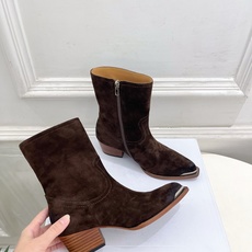 CELINE | 赛琳 26𝐬𝐬 💛2026秋冬新品 复古金属头西部粗跟短靴 上新! 🔜BS 这一季的赛琳真的是开 CELINE | 赛琳 26𝐬𝐬 💛2026秋冬新品 复古金属头西部粗跟短靴 上新! 🔜BS 这一季的赛琳真的是开