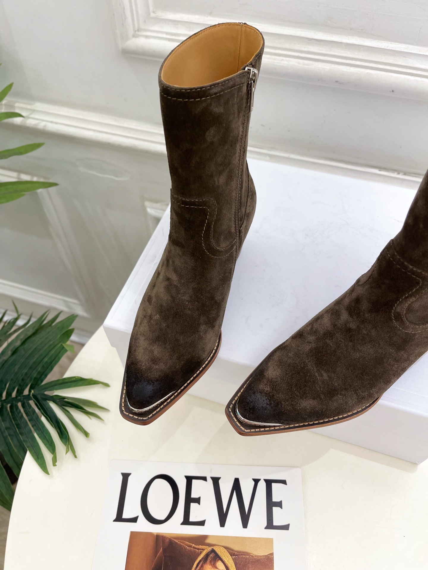 CELINE  | 赛琳  26𝐬𝐬  💛2026秋冬新品 复古金属头西部粗跟短靴 上新！ 🔜BS 这一季的赛琳真的是开