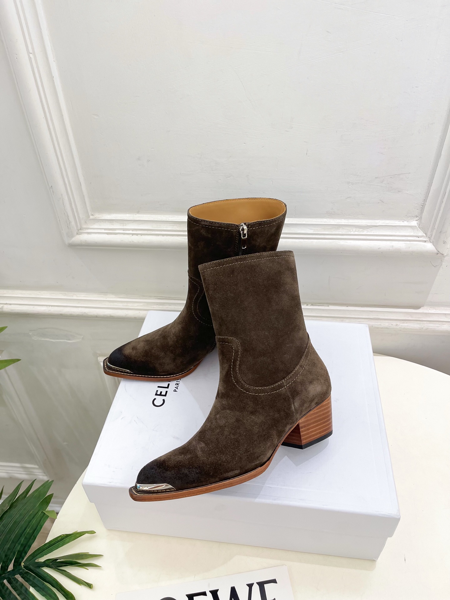 CELINE  | 赛琳  26𝐬𝐬  💛2026秋冬新品 复古金属头西部粗跟短靴 上新！ 🔜BS 这一季的赛琳真的是开