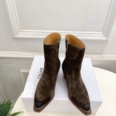 CELINE | 赛琳 26𝐬𝐬 💛2026秋冬新品 复古金属头西部粗跟短靴 上新! 🔜BS 这一季的赛琳真的是开 CELINE | 赛琳 26𝐬𝐬 💛2026秋冬新品 复古金属头西部粗跟短靴 上新! 🔜BS 这一季的赛琳真的是开