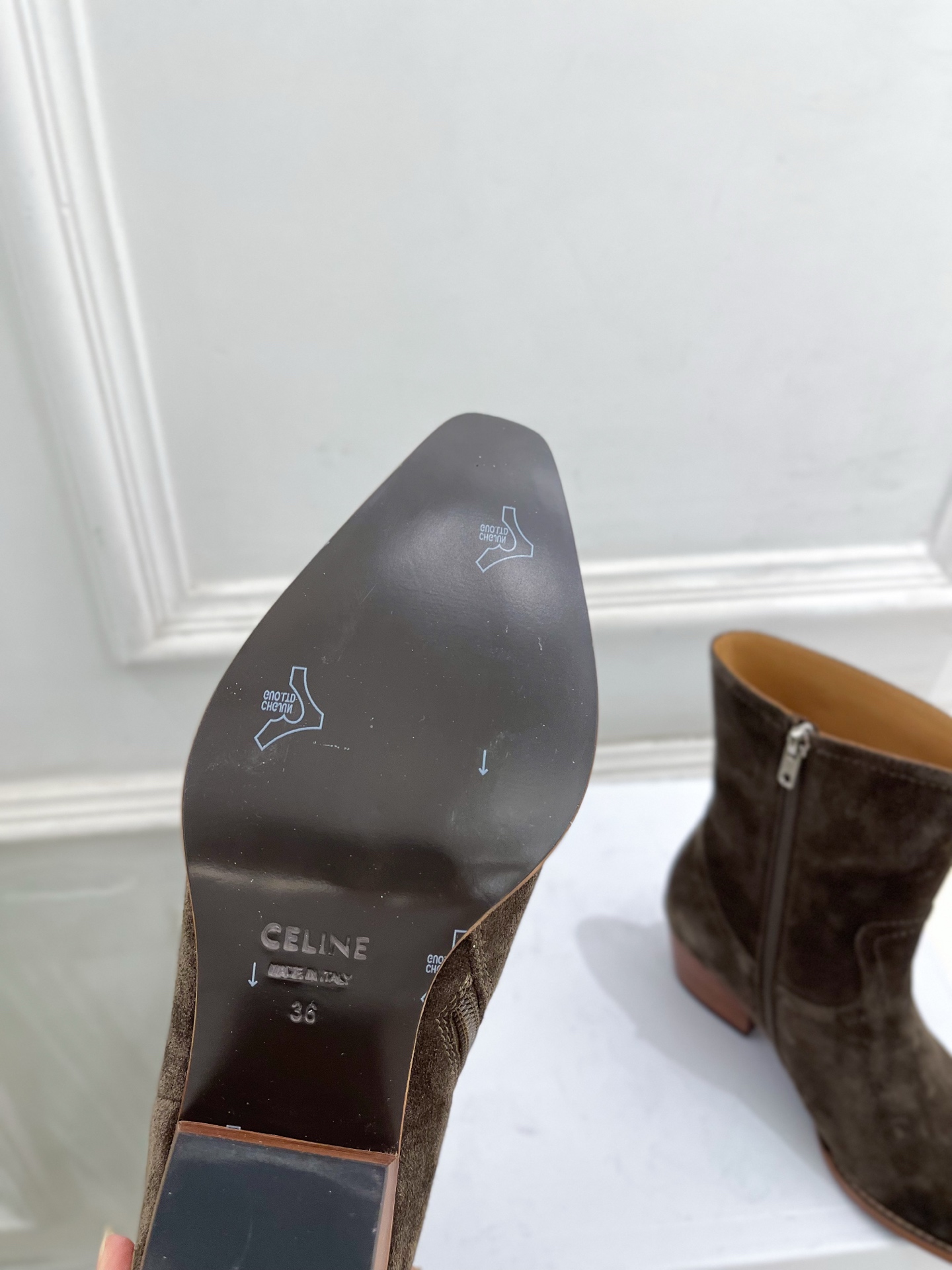 CELINE  | 赛琳  26𝐬𝐬  💛2026秋冬新品 复古金属头西部粗跟短靴 上新！ 🔜BS 这一季的赛琳真的是开