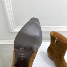 CELINE | 赛琳 26𝐬𝐬 💛2026秋冬新品 复古金属头西部粗跟短靴 上新! 🔜BS 这一季的赛琳真的是开 CELINE | 赛琳 26𝐬𝐬 💛2026秋冬新品 复古金属头西部粗跟短靴 上新! 🔜BS 这一季的赛琳真的是开