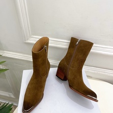 CELINE | 赛琳 26𝐬𝐬 💛2026秋冬新品 复古金属头西部粗跟短靴 上新! 🔜BS 这一季的赛琳真的是开 CELINE | 赛琳 26𝐬𝐬 💛2026秋冬新品 复古金属头西部粗跟短靴 上新! 🔜BS 这一季的赛琳真的是开
