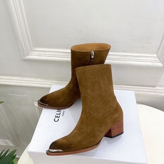 CELINE | 赛琳 26𝐬𝐬 💛2026秋冬新品 复古金属头西部粗跟短靴 上新! 🔜BS 这一季的赛琳真的是开 CELINE | 赛琳 26𝐬𝐬 💛2026秋冬新品 复古金属头西部粗跟短靴 上新! 🔜BS 这一季的赛琳真的是开