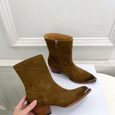 CELINE | 赛琳 26𝐬𝐬 💛2026秋冬新品 复古金属头西部粗跟短靴 上新! 🔜BS 这一季的赛琳真的是开 CELINE | 赛琳 26𝐬𝐬 💛2026秋冬新品 复古金属头西部粗跟短靴 上新! 🔜BS 这一季的赛琳真的是开