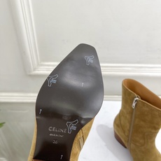 CELINE | 赛琳 26𝐬𝐬 💛2026秋冬新品 复古金属头西部粗跟短靴 上新! 🔜BS 这一季的赛琳真的是开 CELINE | 赛琳 26𝐬𝐬 💛2026秋冬新品 复古金属头西部粗跟短靴 上新! 🔜BS 这一季的赛琳真的是开