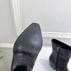 CELINE | 赛琳 26𝐬𝐬 💛2026秋冬新品 复古金属头西部粗跟短靴 上新! 🔜BS 这一季的赛琳真的是开 CELINE | 赛琳 26𝐬𝐬 💛2026秋冬新品 复古金属头西部粗跟短靴 上新! 🔜BS 这一季的赛琳真的是开