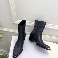 CELINE | 赛琳 26𝐬𝐬 💛2026秋冬新品 复古金属头西部粗跟短靴 上新! 🔜BS 这一季的赛琳真的是开 CELINE | 赛琳 26𝐬𝐬 💛2026秋冬新品 复古金属头西部粗跟短靴 上新! 🔜BS 这一季的赛琳真的是开