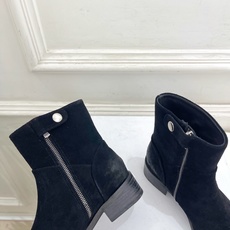 CELINE | 赛琳 26𝐬𝐬 💛2026秋冬新品 凯旋门复古西部粗跟侧拉链短靴 上新! 🔜BS 这一季的赛琳真 CELINE | 赛琳 26𝐬𝐬 💛2026秋冬新品 凯旋门复古西部粗跟侧拉链短靴 上新! 🔜BS 这一季的赛琳真