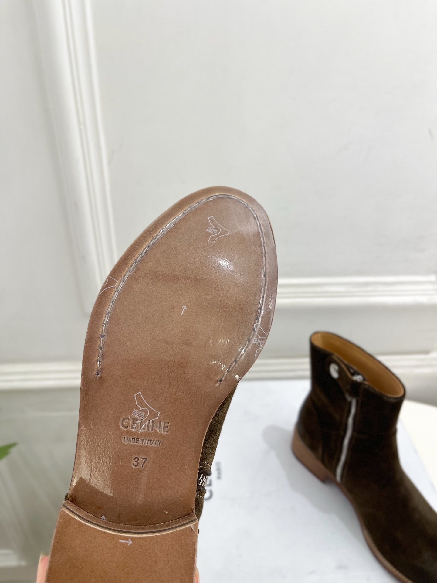 CELINE | 赛琳 26𝐬𝐬 💛2026秋冬新品 凯旋门复古西部粗跟侧拉链短靴 上新! 🔜BS 这一季的赛琳真 CELINE | 赛琳 26𝐬𝐬 💛2026秋冬新品 凯旋门复古西部粗跟侧拉链短靴 上新! 🔜BS 这一季的赛琳真