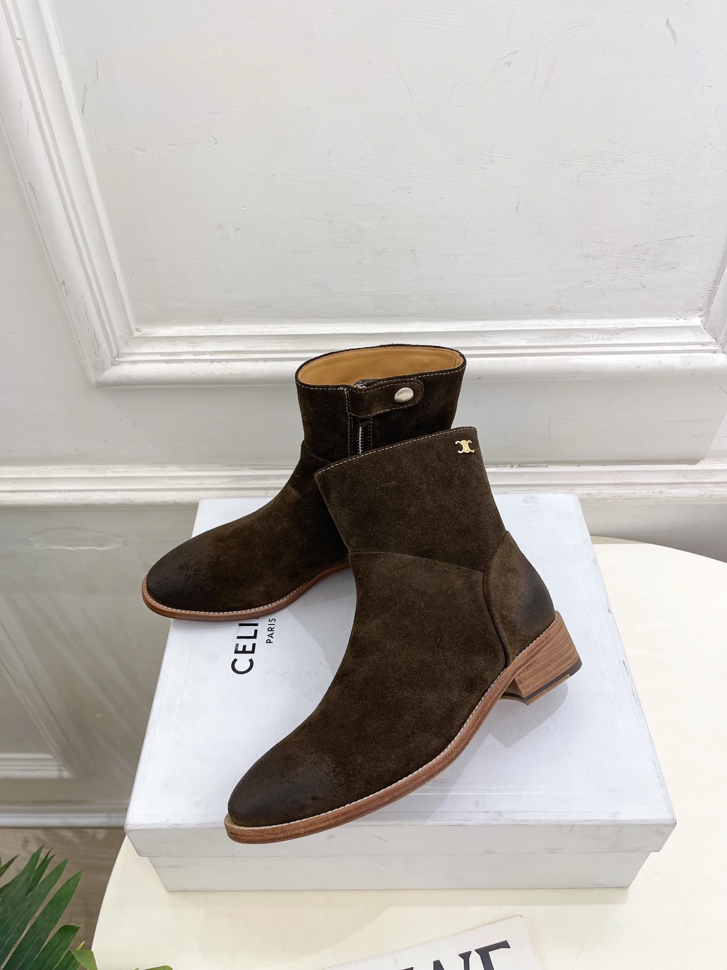 CELINE | 赛琳 26𝐬𝐬 💛2026秋冬新品 凯旋门复古西部粗跟侧拉链短靴 上新! 🔜BS 这一季的赛琳真 CELINE | 赛琳 26𝐬𝐬 💛2026秋冬新品 凯旋门复古西部粗跟侧拉链短靴 上新! 🔜BS 这一季的赛琳真