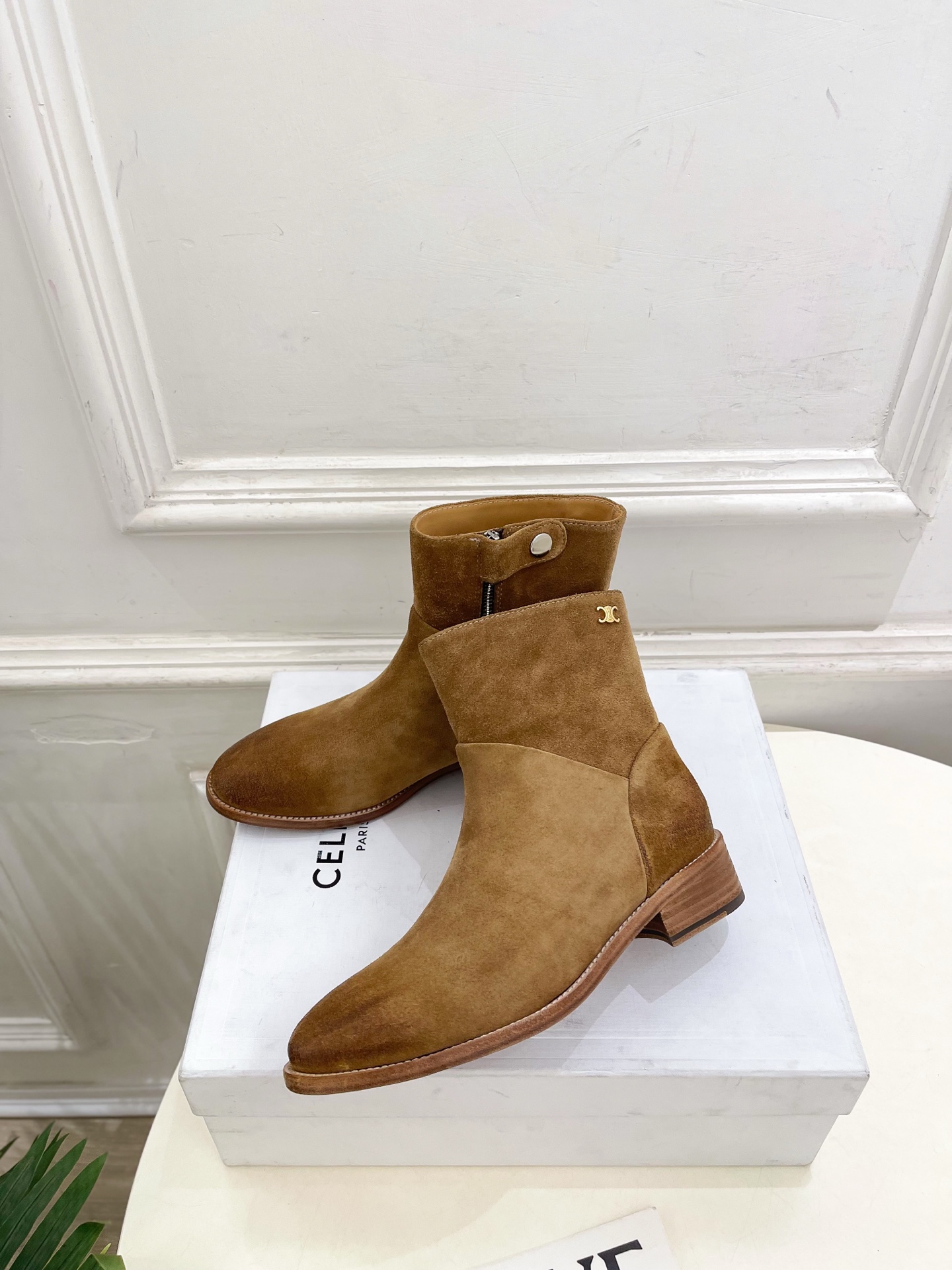 CELINE | 赛琳 26𝐬𝐬 💛2026秋冬新品 凯旋门复古西部粗跟侧拉链短靴 上新! 🔜BS 这一季的赛琳真 CELINE | 赛琳 26𝐬𝐬 💛2026秋冬新品 凯旋门复古西部粗跟侧拉链短靴 上新! 🔜BS 这一季的赛琳真