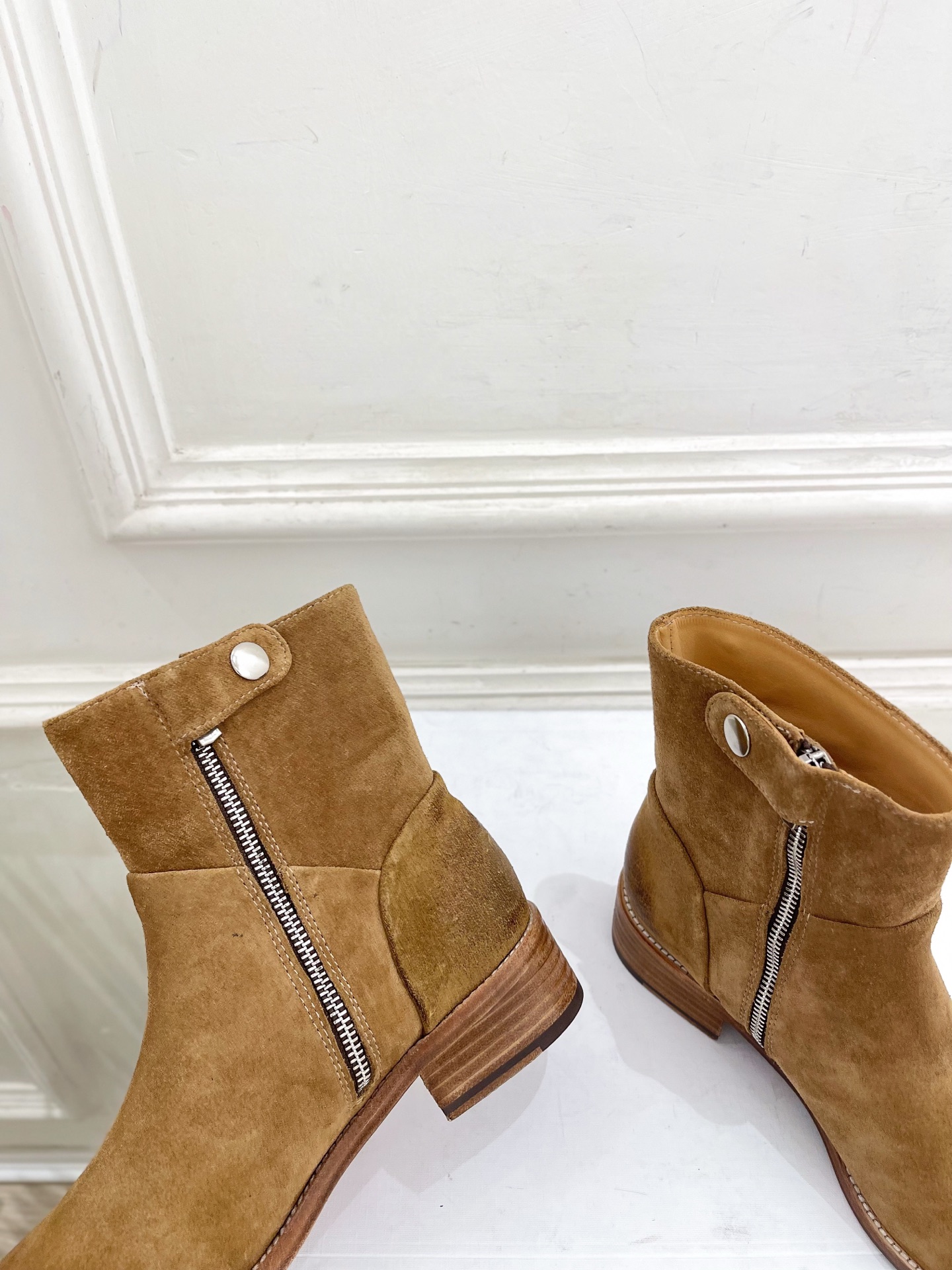 CELINE | 赛琳 26𝐬𝐬 💛2026秋冬新品 凯旋门复古西部粗跟侧拉链短靴 上新! 🔜BS 这一季的赛琳真 CELINE | 赛琳 26𝐬𝐬 💛2026秋冬新品 凯旋门复古西部粗跟侧拉链短靴 上新! 🔜BS 这一季的赛琳真