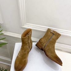 CELINE | 赛琳 26𝐬𝐬 💛2026秋冬新品 凯旋门复古西部粗跟侧拉链短靴 上新! 🔜BS 这一季的赛琳真 CELINE | 赛琳 26𝐬𝐬 💛2026秋冬新品 凯旋门复古西部粗跟侧拉链短靴 上新! 🔜BS 这一季的赛琳真