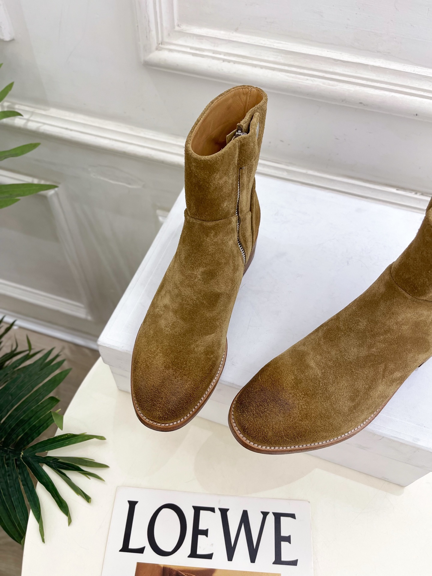 CELINE | 赛琳 26𝐬𝐬 💛2026秋冬新品 凯旋门复古西部粗跟侧拉链短靴 上新! 🔜BS 这一季的赛琳真 CELINE | 赛琳 26𝐬𝐬 💛2026秋冬新品 凯旋门复古西部粗跟侧拉链短靴 上新! 🔜BS 这一季的赛琳真