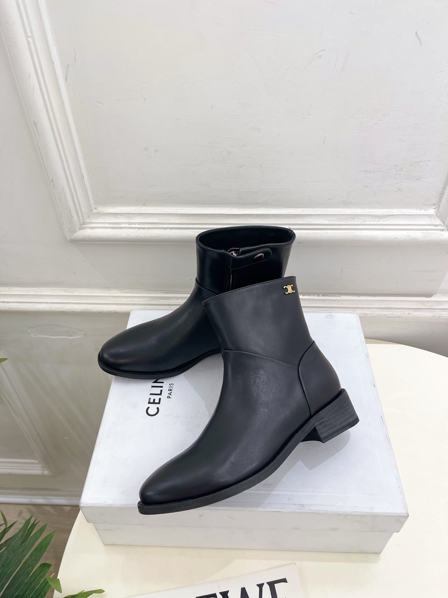 CELINE | 赛琳 26𝐬𝐬 💛2026秋冬新品 凯旋门复古西部粗跟侧拉链短靴 上新! 🔜BS 这一季的赛琳真 CELINE | 赛琳 26𝐬𝐬 💛2026秋冬新品 凯旋门复古西部粗跟侧拉链短靴 上新! 🔜BS 这一季的赛琳真