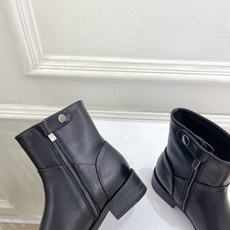 CELINE | 赛琳 26𝐬𝐬 💛2026秋冬新品 凯旋门复古西部粗跟侧拉链短靴 上新! 🔜BS 这一季的赛琳真 CELINE | 赛琳 26𝐬𝐬 💛2026秋冬新品 凯旋门复古西部粗跟侧拉链短靴 上新! 🔜BS 这一季的赛琳真