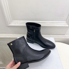 CELINE | 赛琳 26𝐬𝐬 💛2026秋冬新品 凯旋门复古西部粗跟侧拉链短靴 上新! 🔜BS 这一季的赛琳真 CELINE | 赛琳 26𝐬𝐬 💛2026秋冬新品 凯旋门复古西部粗跟侧拉链短靴 上新! 🔜BS 这一季的赛琳真