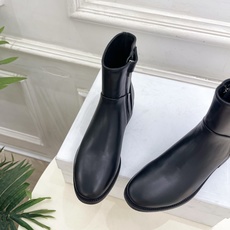CELINE | 赛琳 26𝐬𝐬 💛2026秋冬新品 凯旋门复古西部粗跟侧拉链短靴 上新! 🔜BS 这一季的赛琳真 CELINE | 赛琳 26𝐬𝐬 💛2026秋冬新品 凯旋门复古西部粗跟侧拉链短靴 上新! 🔜BS 这一季的赛琳真