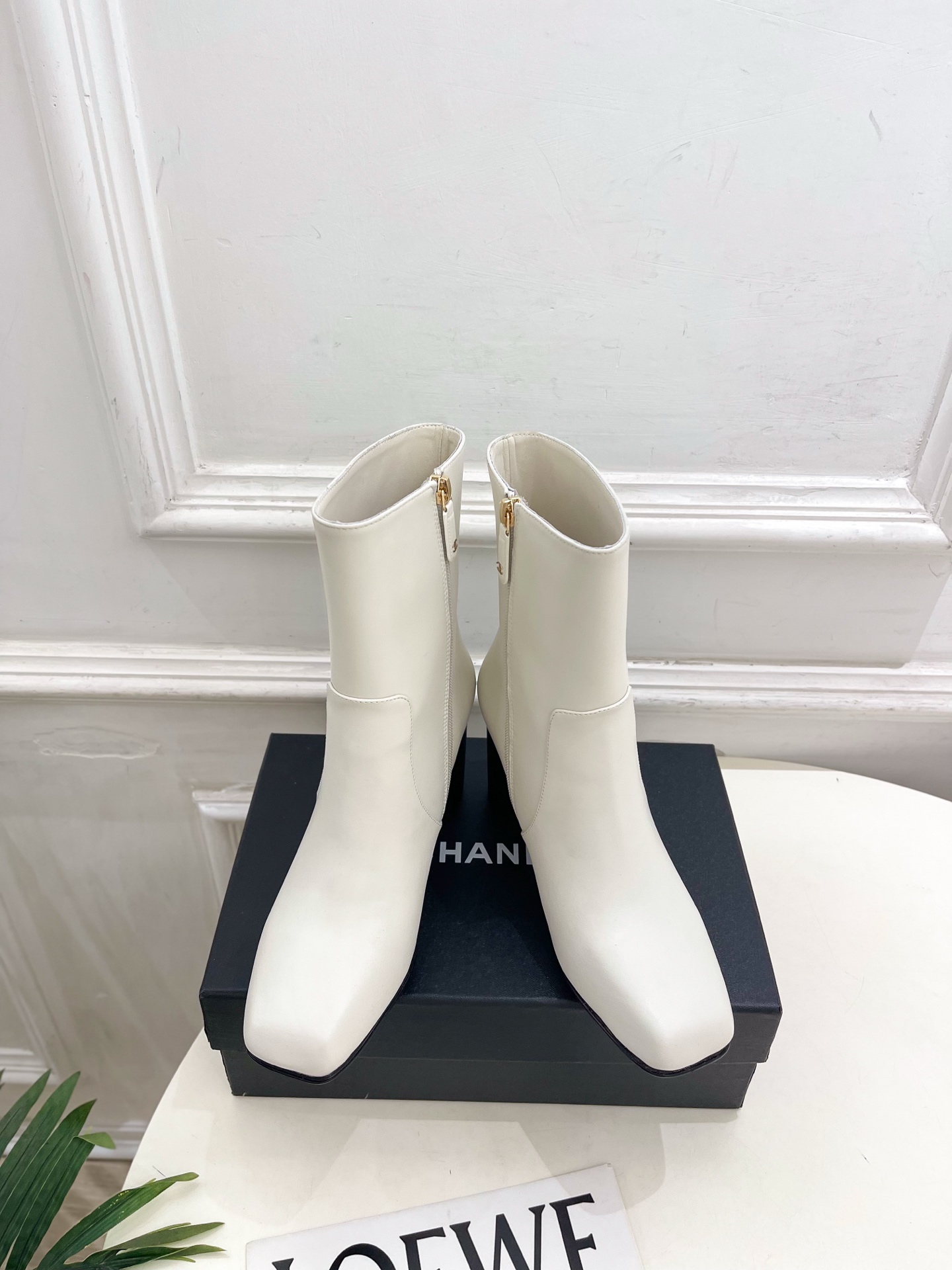 𝐂𝐇𝐀𝐍𝐄𝐋  | 小香  26𝐬𝐬  🦋2026 秋冬新品 专柜经典走秀款 小香双C方头侧拉链粗跟短靴 系列上新〰 🍬