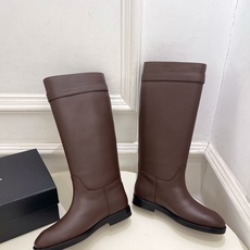 𝐂𝐇𝐀𝐍𝐄𝐋 | 小香 26𝐬𝐬 🦋2026 秋冬新品 专柜经典走秀款 小香双C金属皮带扣骑士短靴 长靴 系列上新 𝐂𝐇𝐀𝐍𝐄𝐋 | 小香 26𝐬𝐬 🦋2026 秋冬新品 专柜经典走秀款 小香双C金属皮带扣骑士短靴 长靴 系列上新
