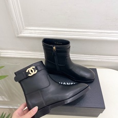 𝐂𝐇𝐀𝐍𝐄𝐋 | 小香 26𝐬𝐬 🦋2026 秋冬新品 专柜经典走秀款 小香双C金属皮带扣骑士短靴 长靴 系列上新 𝐂𝐇𝐀𝐍𝐄𝐋 | 小香 26𝐬𝐬 🦋2026 秋冬新品 专柜经典走秀款 小香双C金属皮带扣骑士短靴 长靴 系列上新