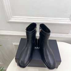 𝐂𝐇𝐀𝐍𝐄𝐋 | 小香 26𝐬𝐬 🦋2026 秋冬新品 专柜经典走秀款 小香双C金属皮带扣骑士短靴 长靴 系列上新 𝐂𝐇𝐀𝐍𝐄𝐋 | 小香 26𝐬𝐬 🦋2026 秋冬新品 专柜经典走秀款 小香双C金属皮带扣骑士短靴 长靴 系列上新