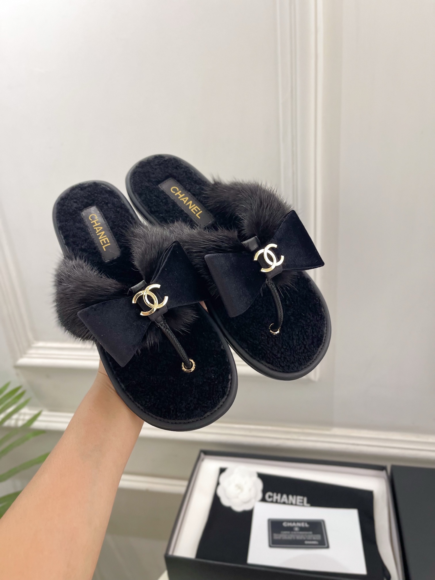 𝐂𝐇𝐀𝐍𝐄𝐋 | 小香 26𝐬𝐬 🦋2026 新品专柜经典走秀款 小香双C蝴蝶结夹脚平底毛毛拖 系列上新〰 🍬 B 𝐂𝐇𝐀𝐍𝐄𝐋 | 小香 26𝐬𝐬 🦋2026 新品专柜经典走秀款 小香双C蝴蝶结夹脚平底毛毛拖 系列上新〰 🍬 B