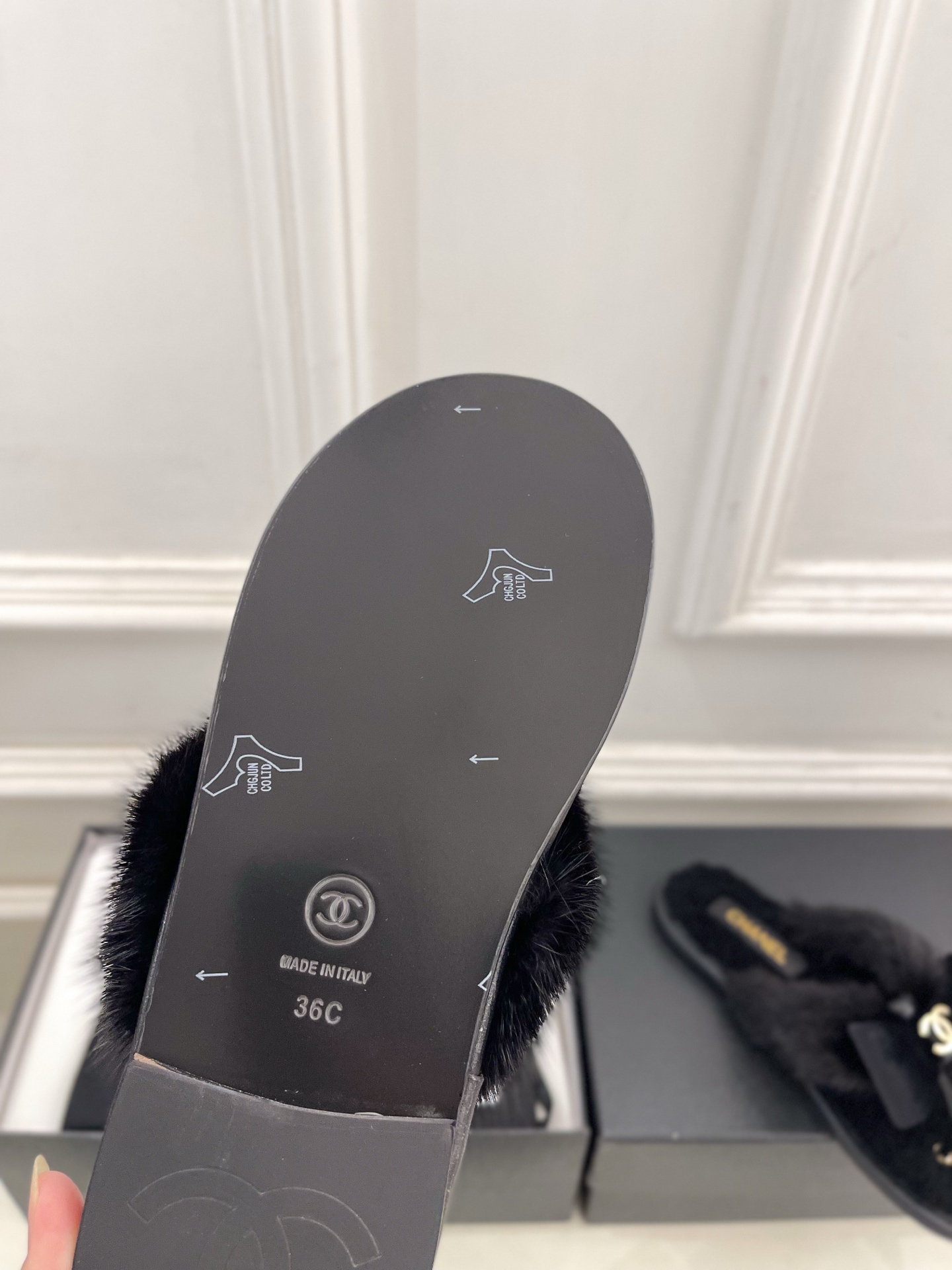𝐂𝐇𝐀𝐍𝐄𝐋 | 小香 26𝐬𝐬 🦋2026 新品专柜经典走秀款 小香双C蝴蝶结夹脚平底毛毛拖 系列上新〰 🍬 B 𝐂𝐇𝐀𝐍𝐄𝐋 | 小香 26𝐬𝐬 🦋2026 新品专柜经典走秀款 小香双C蝴蝶结夹脚平底毛毛拖 系列上新〰 🍬 B