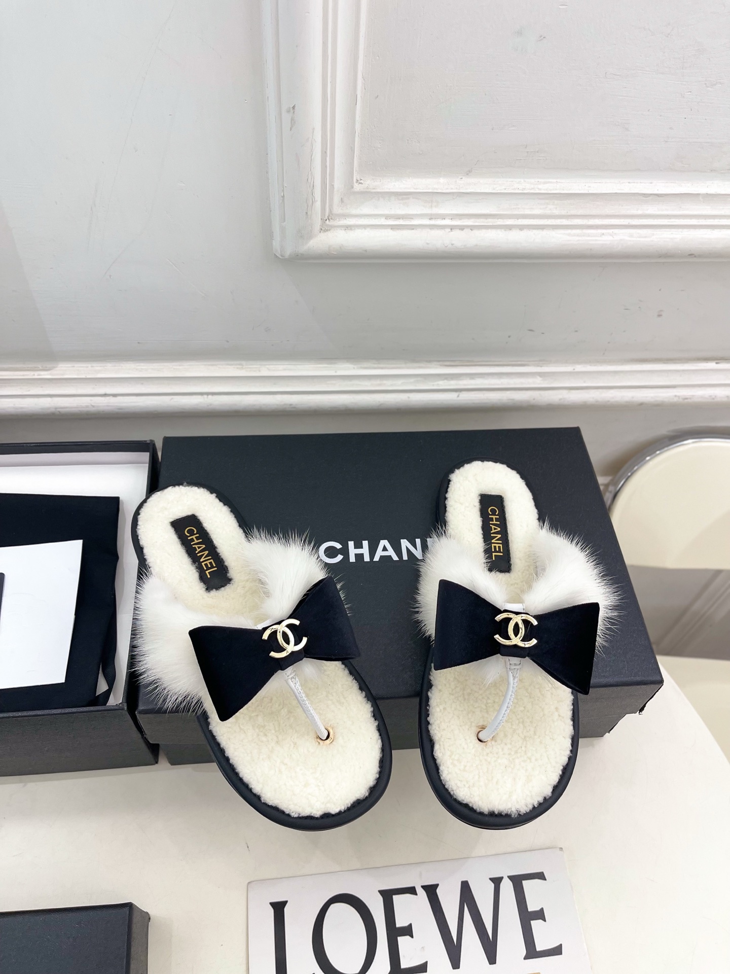 𝐂𝐇𝐀𝐍𝐄𝐋  | 小香  26𝐬𝐬  🦋2026 新品专柜经典走秀款 小香双C蝴蝶结夹脚平底毛毛拖 系列上新〰 🍬 B