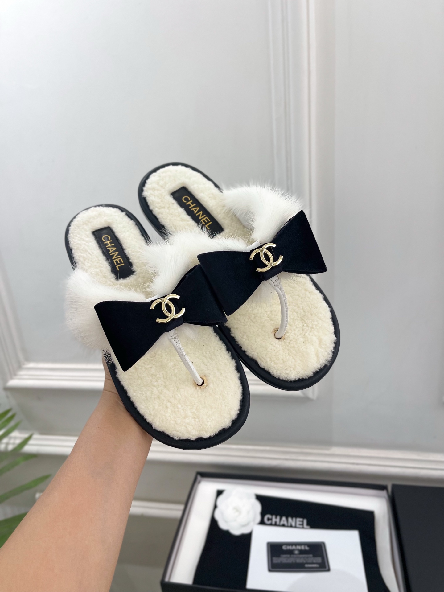 𝐂𝐇𝐀𝐍𝐄𝐋  | 小香  26𝐬𝐬  🦋2026 新品专柜经典走秀款 小香双C蝴蝶结夹脚平底毛毛拖 系列上新〰 🍬 B