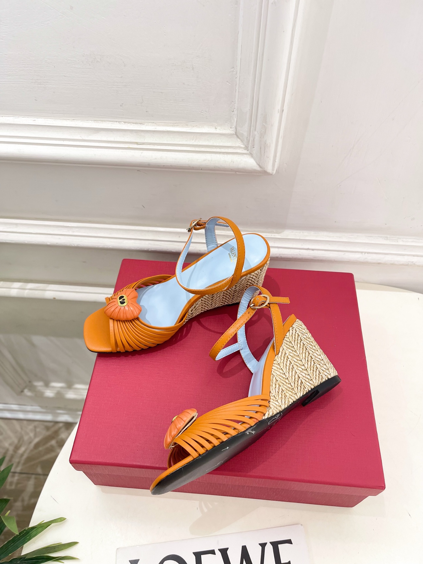 Valentino 华伦天奴 26𝐬𝐬 2026ss新品 VT爱心扣细带坡跟凉鞋 上新☑️ ——————————————